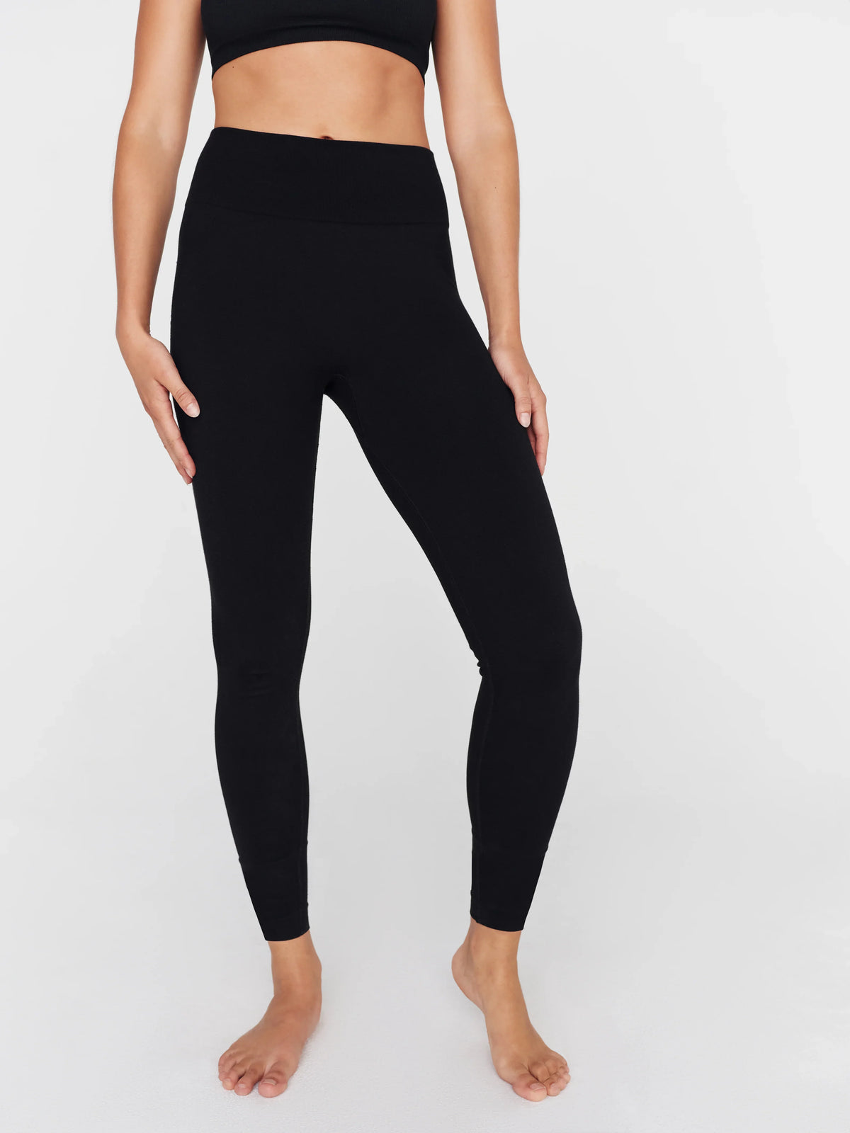 Pure Leggings in Black, front detail